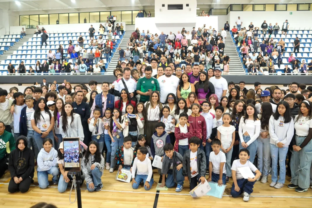 Alessandra Rojo de la Vega entrega apoyo a jóvenes atletas en Cuauhtémoc – migrantes mexicanos exterior