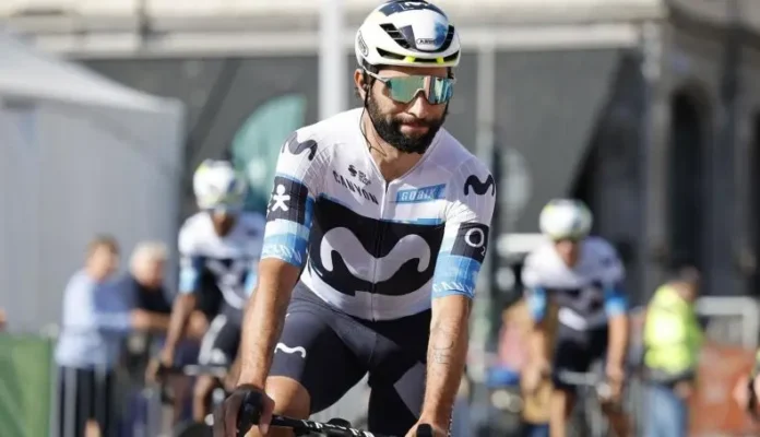 Fernando Gaviria compitiendo en ruta