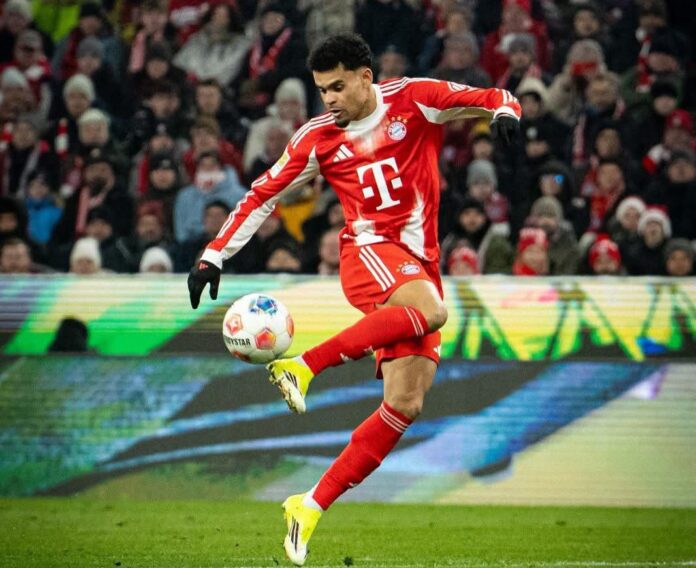 Luis Díaz marcando golazo en entrenamiento del Bayern Múnich