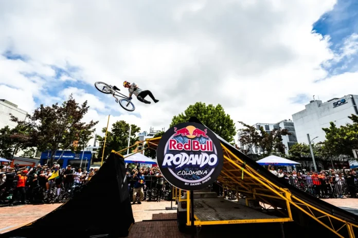 Daniel Dhers liderando rodada BMX en Bogotá
