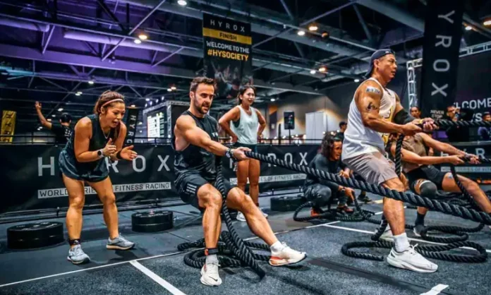 Competidores del Hyrox PFT en Expofitness Medellín