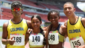 Natalia Linares celebrando la medalla de oro en salto largo durante los Juegos Centroamericanos y del Caribe Panamá 2026.