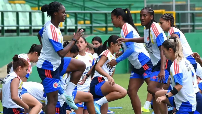 Linda Caicedo liderando el entrenamiento de la Selección Colombia en Cali.