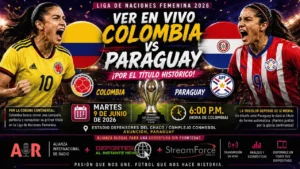 Escudo de la Selección Colombia Femenina junto a los rótulos de transmisión oficial de AIR, Deportes al Instante News y StreamForce 360 sobre un fondo de estadio de fútbol