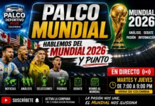 Hablemos del Mundial y Punto Fútbol Análisis El periodista Daniel Quevedo dirigiendo el debate de televisión deportiva frente a una pantalla interactiva con el logo de Hablemos del Mundial y Punto