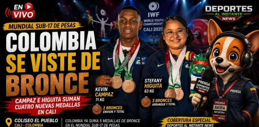 Atletas colombianos compitiendo en el Campeonato Mundial Sub-17 de Levantamiento de Pesas en el Coliseo El Pueblo.