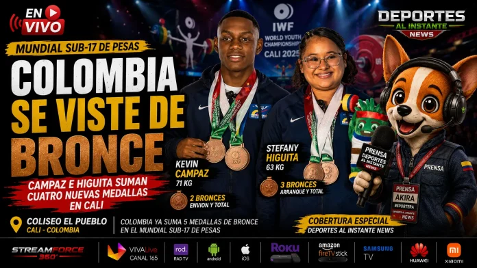 Atletas colombianos compitiendo en el Campeonato Mundial Sub-17 de Levantamiento de Pesas en el Coliseo El Pueblo.